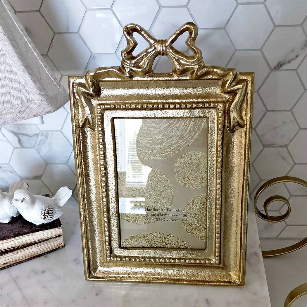 NEW! CAST METAL RIBBONS & BOW PICTURE PHOTO FRAME
